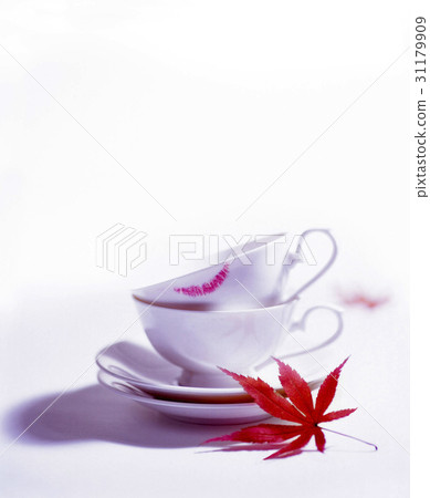 Coffee cup, lipstick 31179909