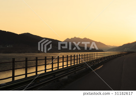 Byeongryang Station, Gyeongchun Line, North Gangbuk Road, Bukhang River, Chuncheon City, Gangwon Province 31182617