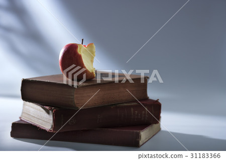 蘋果和書籍 31183366