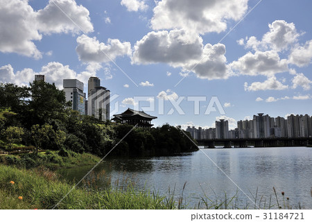 Taehwalu，Taehwa Bridge，Taehwa River，Jung-gu，Ulsan 31184721