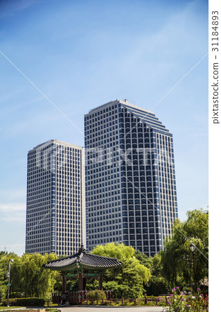 LG Twin Tower, Yeouido Park, Yeouido, Yeongdeungpo-gu, Seoul 31184893