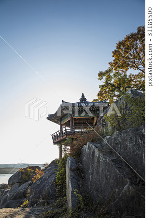 Kangwol Heon, Sinleuksa, Bongmisan, Namhan River, Yeoju City, Gyeonggi Province 31185500