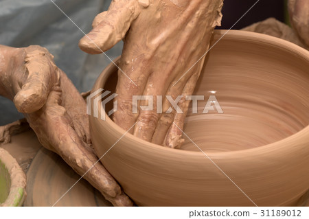 Process of making clay bowl on pottery wheel 31189012
