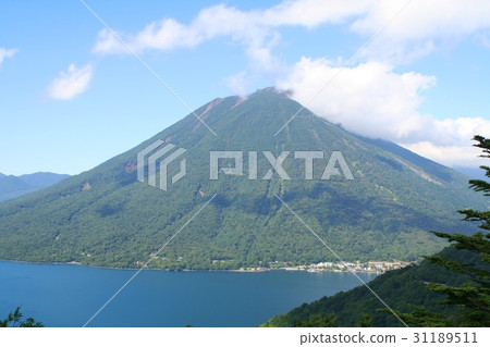 雄山和中禪寺湖 雄山和中禪寺湖 31189511