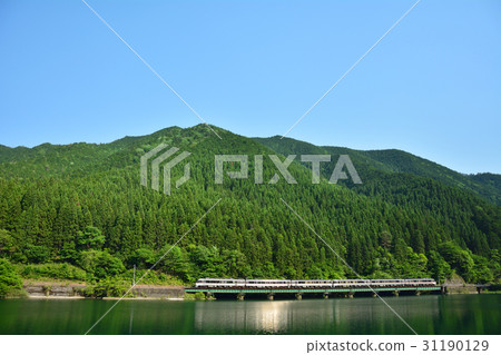 限制快速沿著Shimobara壩湖第2部分運行的“寬視圖折疊” 31190129