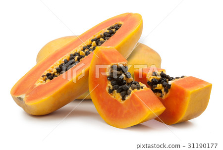 slices of sweet papaya 31190177