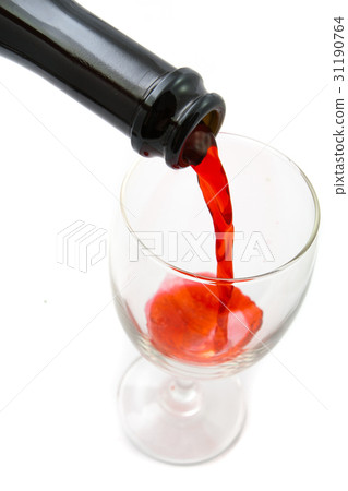 glass of red wine 31190764
