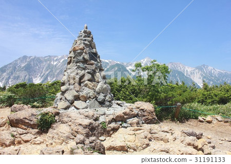 A sunny early summer Hakuba village in Hakuba-mura 2nd Cologne on the natural research road, Hakuba Misan and Tengu ridge on the background 31191133