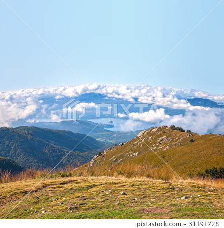 The mountain panorama The mountain panorama 31191728