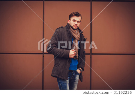 portrait of a young businessman 31192236