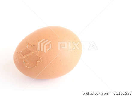 Peel boiled eggs 31192553