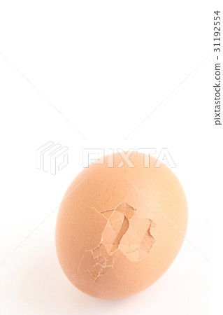 Peel boiled eggs 31192554