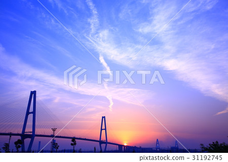 特里頓和早晨的太陽 特里頓和早晨的太陽 31192745