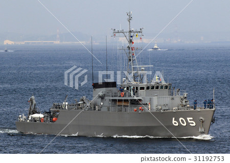 Minesweepers boat 31192753