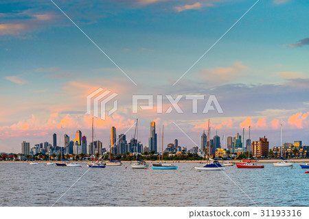 Melbourne city skyline, Victoria 31193316