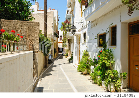 Narrow street in city of Rethymno, Crete, Greece 31194092