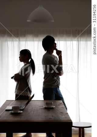 夫妻爭吵剪影 夫妻爭吵剪影 31194256