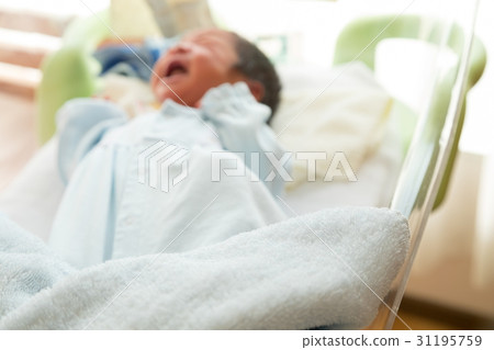 母親出生後剛出生的嬰兒母親出生的胎兒寶寶女嬰私人房間寶寶嬰兒模糊 31195759