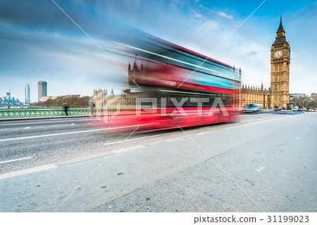 Big Ben and landmark bus on Westminster Bridge  31199023