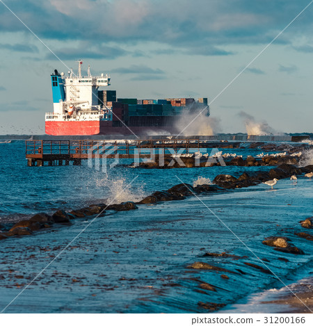 Red container ship 31200166