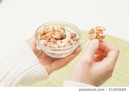 Mixed nuts Mixed nuts 31203689