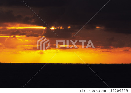 cloud, dawn or dusk, when the sky looks funny 31204569