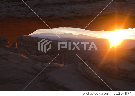 Mesa Arch, Canyonlands National Park, Utah, United States 31204974