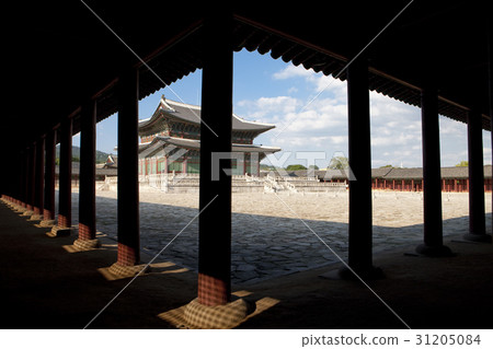 Kunjeongjeon (National Treasure No.223), Gyeongbokgung Palace, Jongno-gu, Seoul Kunjeongjeon (National Treasure No.223), Gyeongbokgung Palace, Jongno-gu, Seoul 31205084