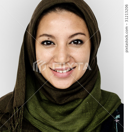 Woman standing and posing for photoshoot close up 31213206