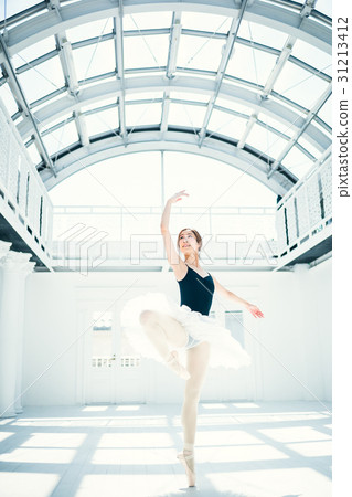 芭蕾舞女演員 31213412
