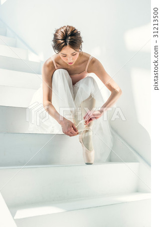 Ballerina wearing a toe shoe Ballerina wearing a toe shoe 31213500