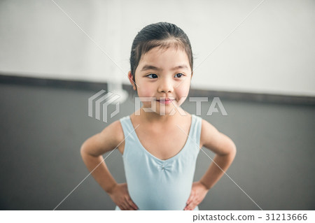 Ballet classroom children 31213666