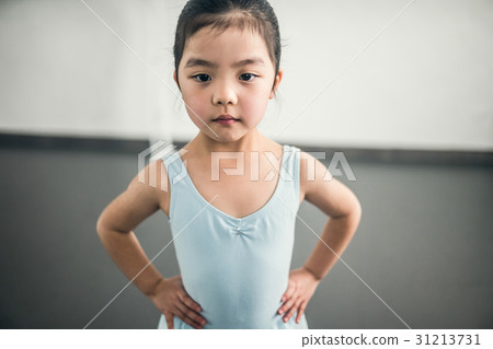 Ballet classroom children Ballet classroom children 31213731