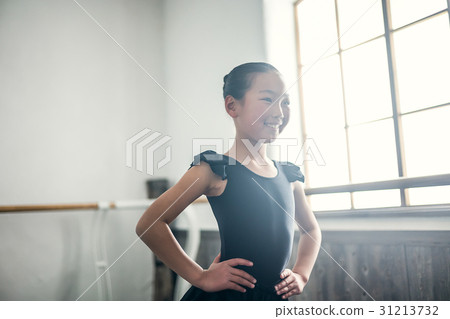 Ballet classroom children Ballet classroom children 31213732