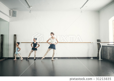 Ballet classroom instructor and student 31213835