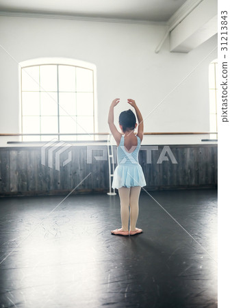 Ballet classroom children 31213843