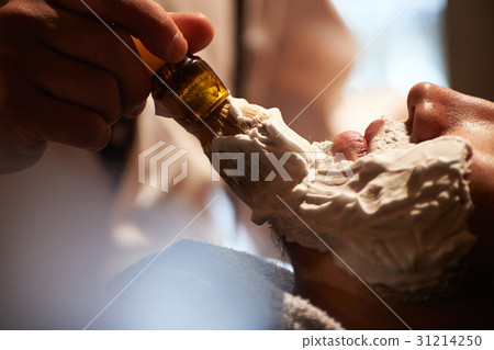 Shaving hairdresser shaving male guest Shaving hairdresser shaving male guest 31214250