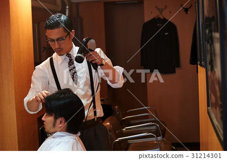 理髮師完成打擊 31214301