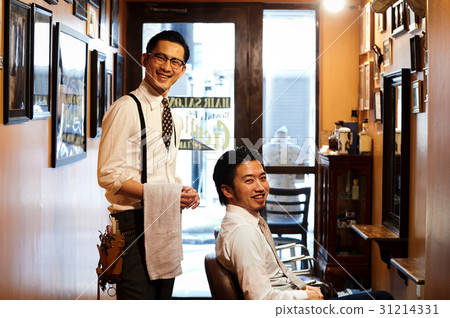 Barber hair set satisfied male guest 31214331