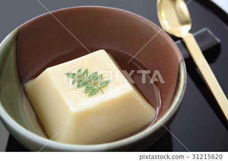 Egg tofu tree bud Egg tofu tree bud 31215620