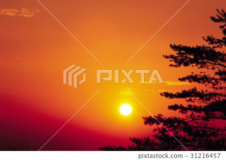 dawn or dusk, when the sky looks funny, sunset 31216457