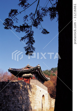 Seongbuk (3rd gate of Yeongnam), Mungyeongsaejae, Mungyeong, Gyeongbuk Seongbuk (3rd gate of Yeongnam), Mungyeongsaejae, Mungyeong, Gyeongbuk 31216861