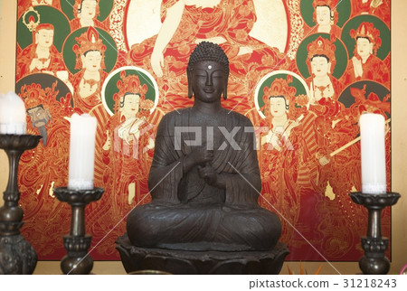 Cheolwon Doopian Temple Iron Pavilion Virozanabul Standing Statue (National Treasure No. 63), Doopian Temple, Cheolwon-gun, Gangwon-do Cheolwon Doopian Temple Iron Pavilion Virozanabul Standing Statue (National Treasure No. 63), Doopian Temple, Cheolwon-gun, Gangwon-do 31218243