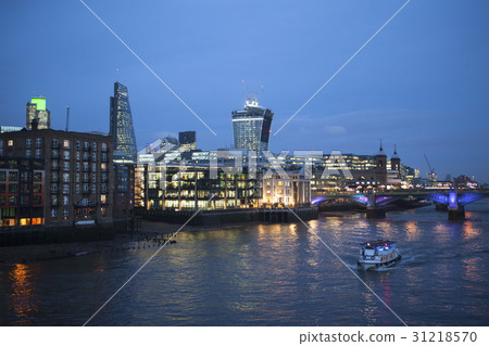 Cruise ship, River Thames, London, England 31218570