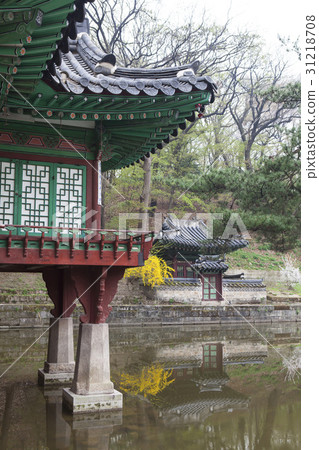 Buyeongjeong (Treasure No. 1763), Biwon, Changdeokgung Palace (Historic Site No. 122), Jongno-gu, Seoul 31218708