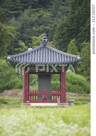 Boryeong Sungju Basin, Gangnam Hwacheon Topbi (National Treasure No. 8), Seongju Sage (Historic Site No. 307), Sungju Mountain, Boryeong, Chungnam 31219207
