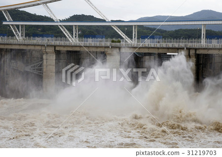 京畿道南楊州市瓊面面的Paldang水壩 31219703