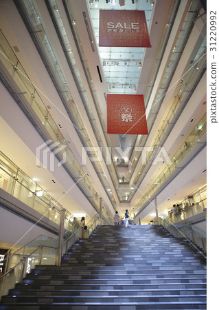 Department store, Shinjuku, Tokyo, Japan 31220992