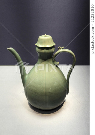 Celadon engraving engraved chaehwamun plateau runner, Goryeo Dynasty, National Museum of Korea, Yongsan-gu, Seoul 31222010