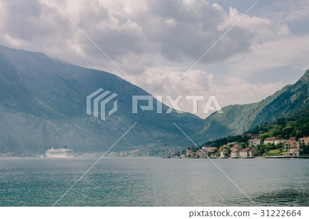 cruise ship sailing in beautiful bay cruise ship sailing in beautiful bay 31222664